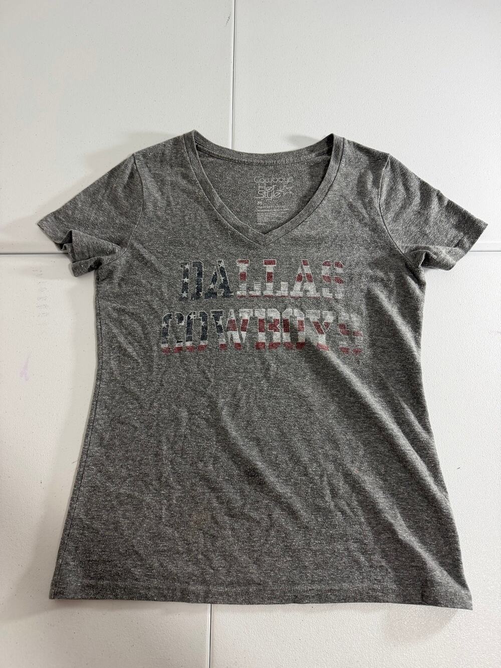 Cowboys Her Style Womens M Dallas Cowboys T-Shirt Gray V-Neck Americana Flag